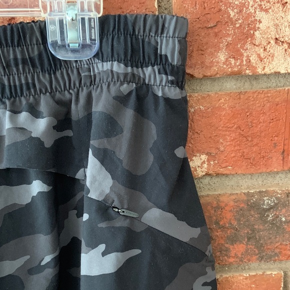 Athleta Black Camo Mesh Racer Run 4” Short - Picture 8 of 10